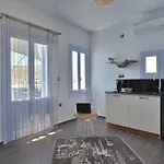 Amo Folegandros Karavostasis (Folegandros)