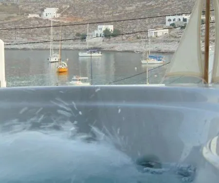 아파트 Amo Folegandros 카라보스타시