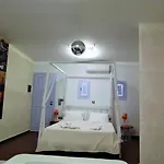 Amo Folegandros Karavostasis (Folegandros)