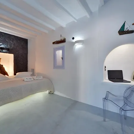 Amo Folegandros * Karavostasis (Folegandros)