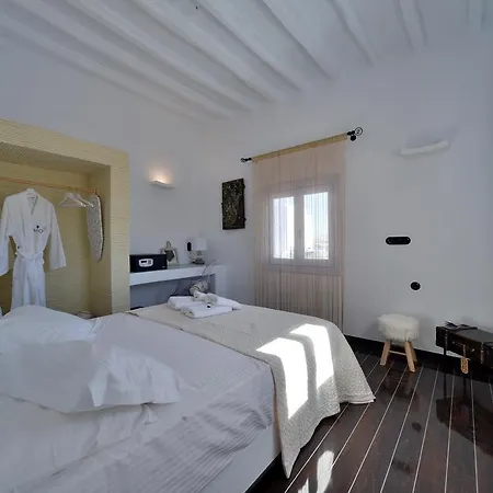 Amo Folegandros * Karavostasis (Folegandros)