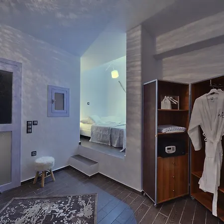 Amo Folegandros Karavostasis (Folegandros)