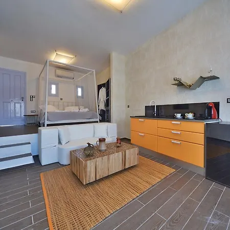 Amo Folegandros * Karavostasis (Folegandros)