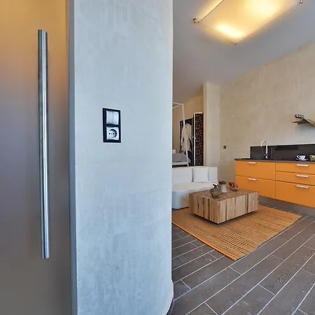 Amo Folegandros Karavostasis (Folegandros)