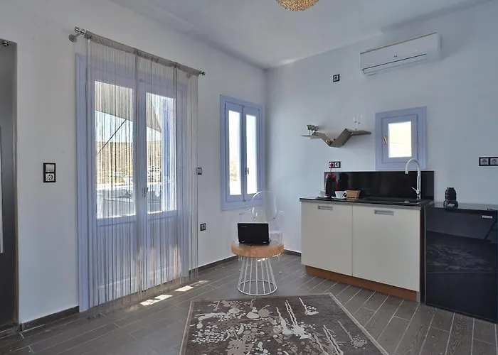 Amo Folegandros Karavostasis (Folegandros)