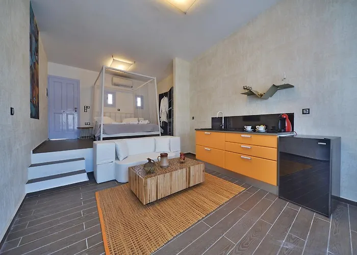 Amo Folegandros * Karavostasis (Folegandros)