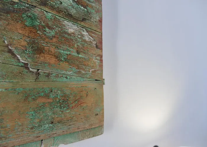 Amo Folegandros Karavostasis (Folegandros)