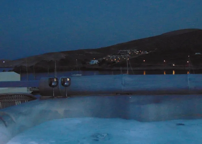 Amo Folegandros Karavostasis (Folegandros)