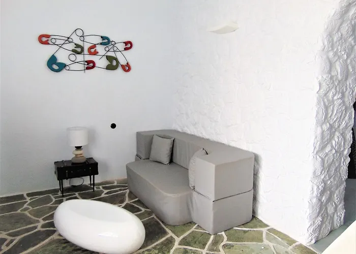 Amo Folegandros * Karavostasis (Folegandros)